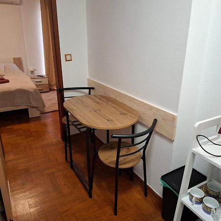 Apartmani Delas 2 Pjescana Uvala Exterior photo