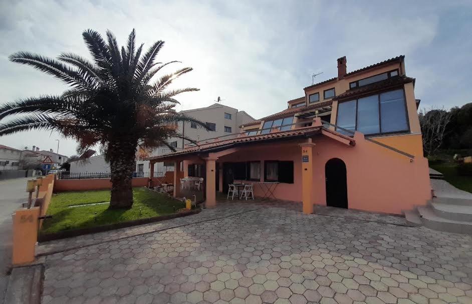 Apartmani Delas 2 Pjescana Uvala Exterior photo