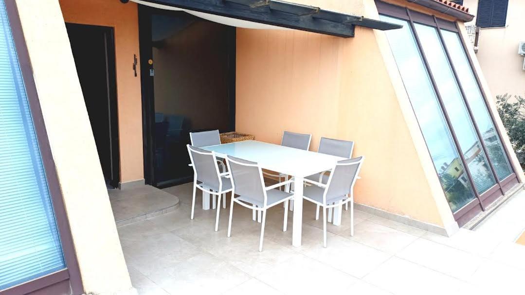 Apartmani Delas 2 Pjescana Uvala Exterior photo