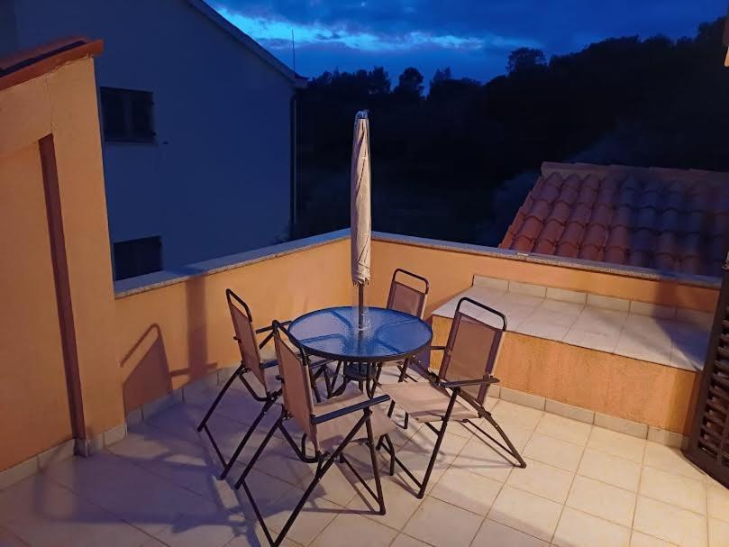 Apartmani Delas 2 Pjescana Uvala Exterior photo