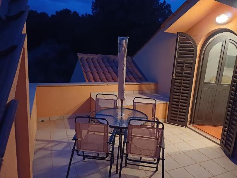 Apartmani Delas 2 Pjescana Uvala Exterior photo