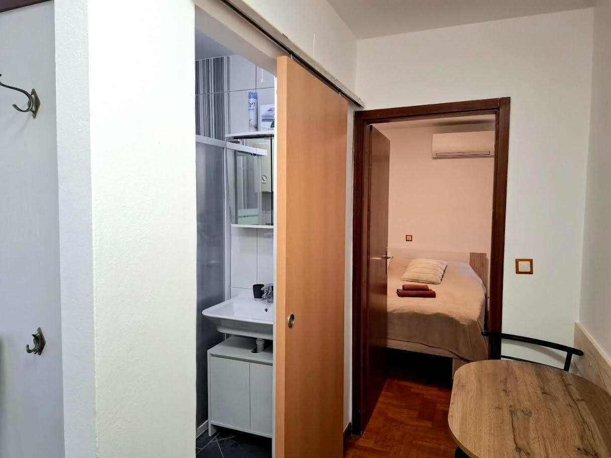 Apartmani Delas 2 Pjescana Uvala Exterior photo