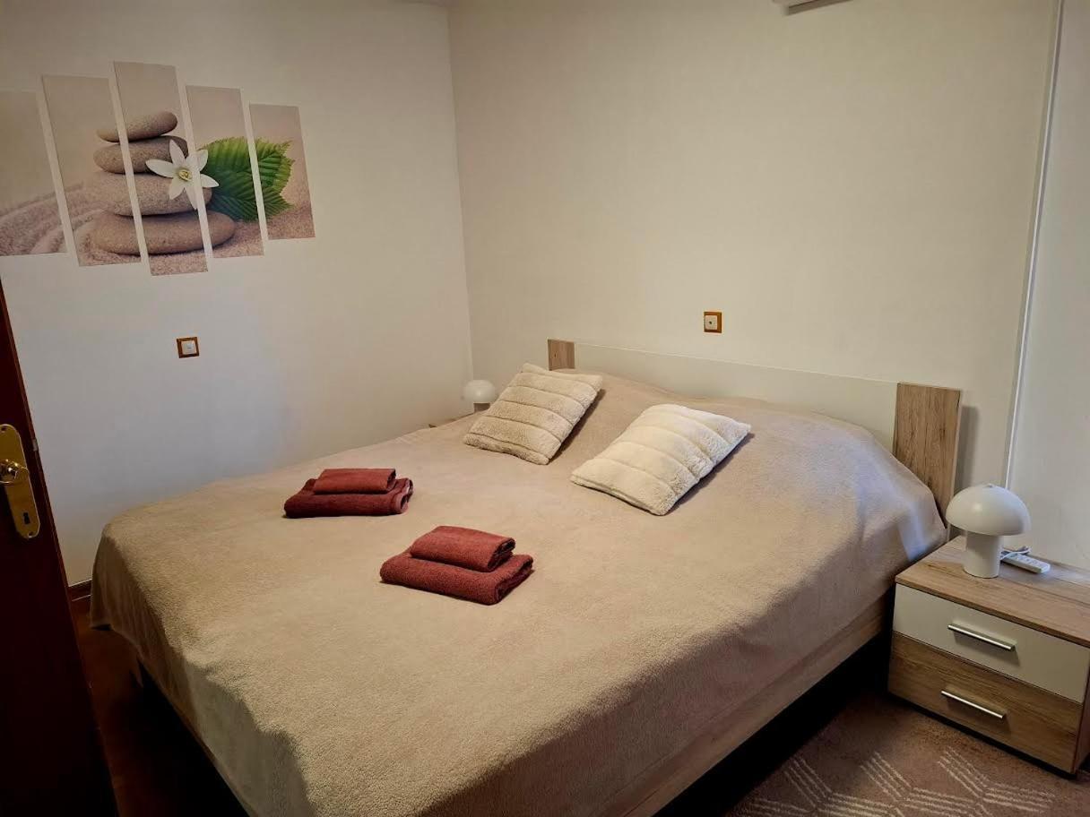 Apartmani Delas 2 Pjescana Uvala Exterior photo