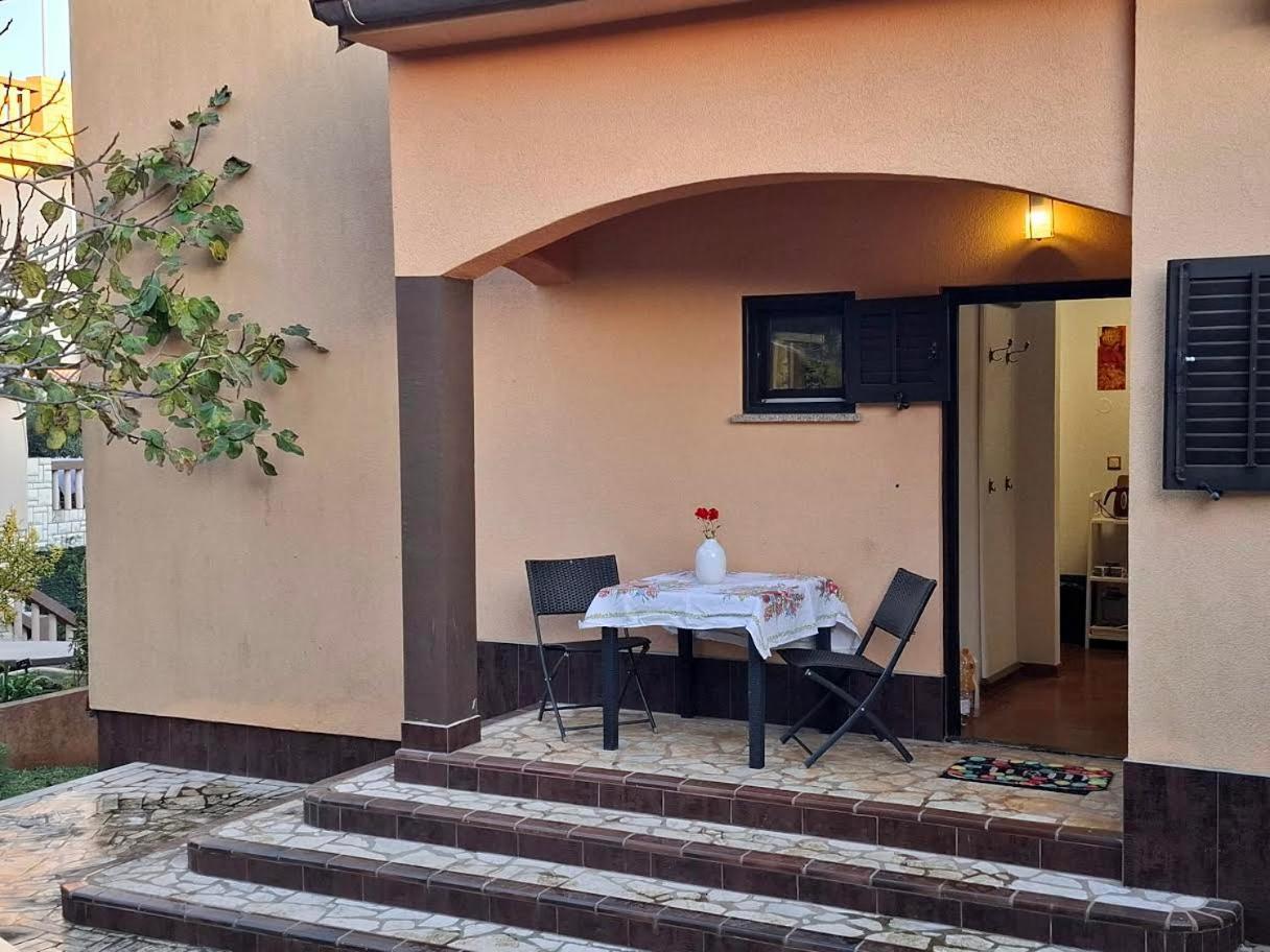 Apartmani Delas 2 Pjescana Uvala Exterior photo