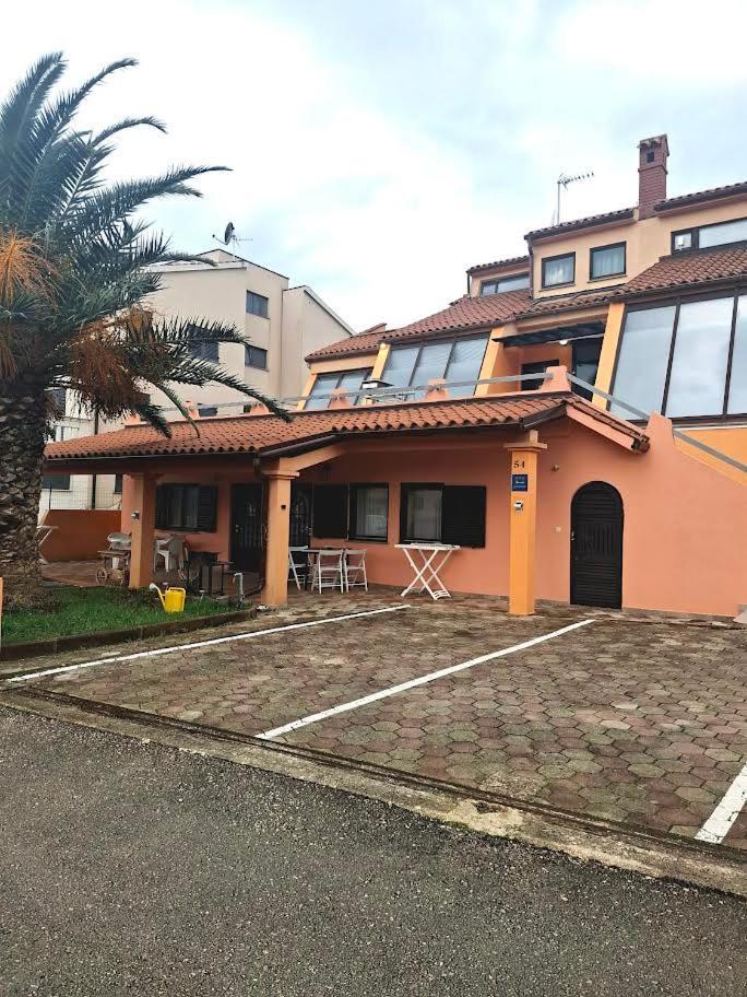 Apartmani Delas 2 Pjescana Uvala Exterior photo