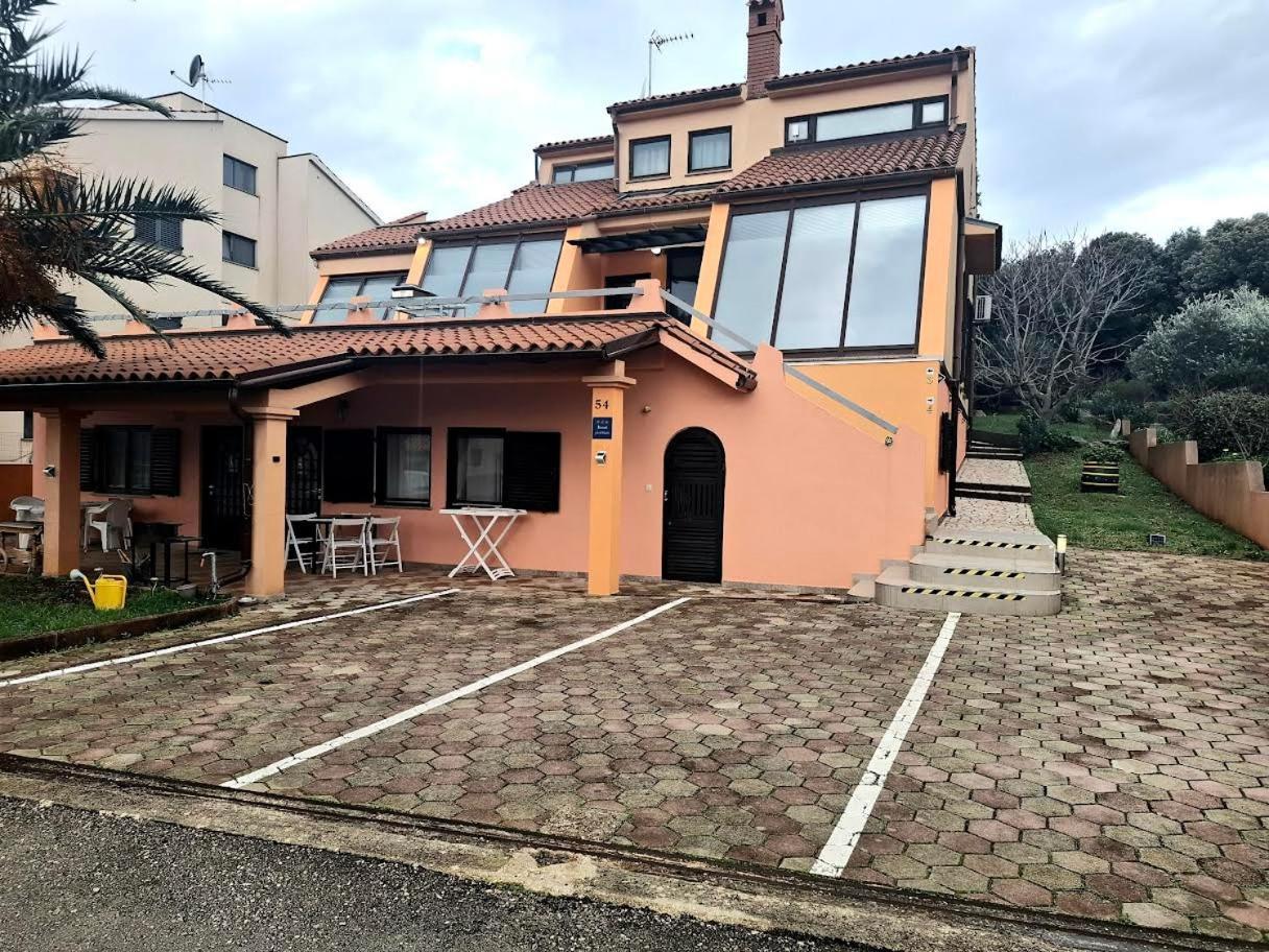 Apartmani Delas 2 Pjescana Uvala Exterior photo