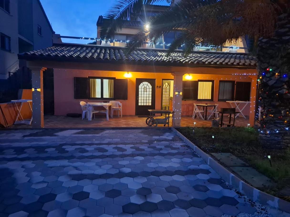 Apartmani Delas 2 Pjescana Uvala Exterior photo